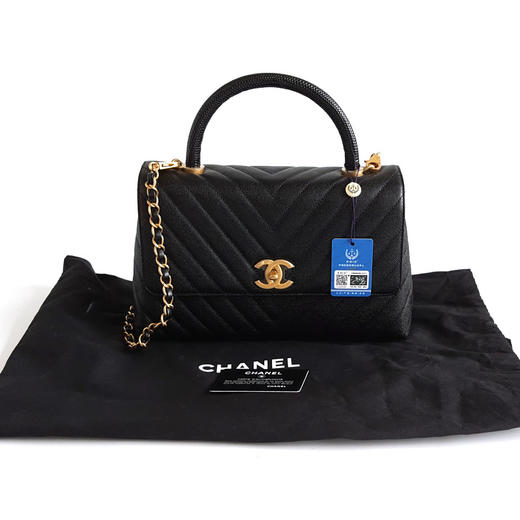 【全新】CHANEL香奈儿Cocohandle系列A92991 Y83710 94305中号黑金荔枝皮蜥蜴手柄V纹Cocohandle手提单肩包110925AK03 现售价：22500！ 商品图1