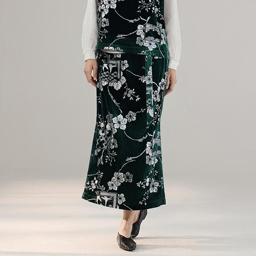 【林栖设计小店】（现货）丝绒半身裙印花优雅百搭直筒宽松显瘦2025秋季新款裙子女G1953358 商品图1