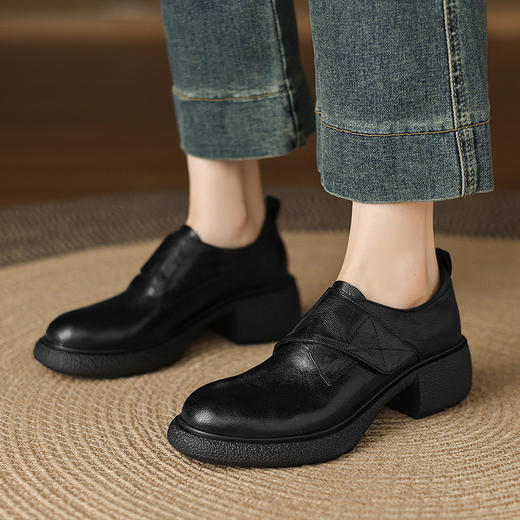 【预售5天】厚底圆头复古简约乐福鞋女魔术贴秋季新款通勤粗跟舒适深口单鞋女YY&YY036-3 商品图1