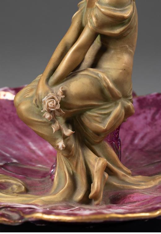 独角鹿西洋古董 1900年代奥地利出品新艺术风格花中少女主题釉面陶瓷托盘摆件 商品图3