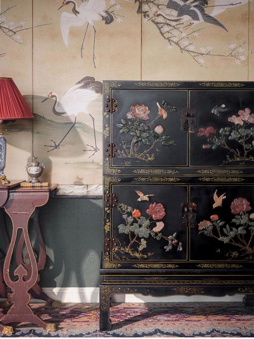 【已售】独角鹿西洋古董 19世纪末中国出品东方花鸟主题黑漆描金百宝嵌边柜 商品图3