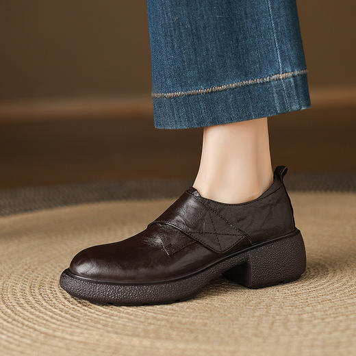 【预售5天】厚底圆头复古简约乐福鞋女魔术贴秋季新款通勤粗跟舒适深口单鞋女YY&YY036-3 商品图2