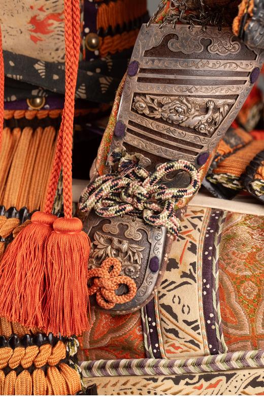 独角鹿西洋古董日本江户时期出品儿童之日节庆定制款漆木嵌金银铜精雕装饰皮革及丝绸小型武士甲胄 商品图4