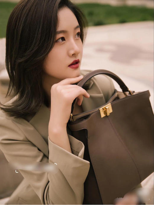 Fendi 中号 棕色 牛皮 peekaboo斜挎包 商品图3