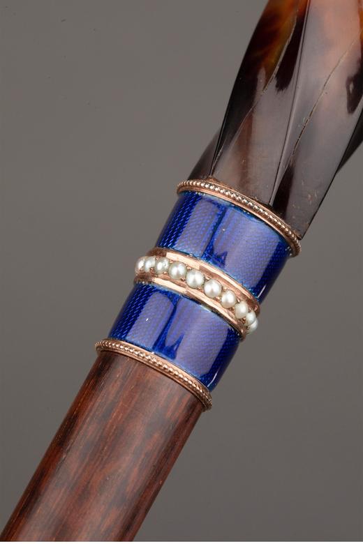 【已售】独角鹿西洋古董 18世纪英国出品扭纹天然材质可拆卸杖柄珍珠嵌玑镂珐琅杖圈装饰蛇纹木杖身牛角杖脚古董手杖 商品图3