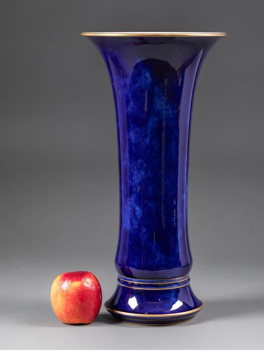 【已售】独角鹿西洋古董 1892-1896年代法国御窑塞弗尔出品手绘描金装饰云朵蓝釉瓷花觚 商品图1