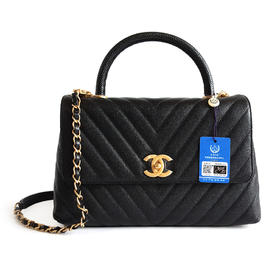 【全新】CHANEL香奈儿Cocohandle系列A92991 Y83710 94305中号黑金荔枝皮蜥蜴手柄V纹Cocohandle手提单肩包110925AK03 现售价：22500！
