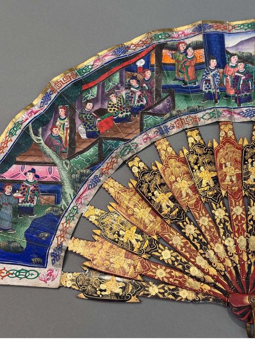 独角鹿西洋古董 中国古董 红黑漆木描金扇骨装饰官邸人物主题纸本彩绘双扇面折扇 商品图1