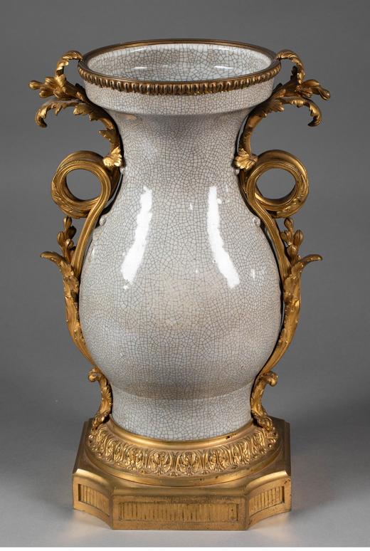 独角鹿西洋古董 19世纪法国出品路易十五风格繁花卷叶主题铜鎏金精雕装饰东方风格冰裂纹青釉瓷瓶一对 商品图0