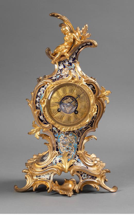 独角鹿西洋古董 路易十五风格卷叶繁花与古典人物主题铜鎏金精雕装饰錾胎珐琅座钟烛台三件套 商品图1