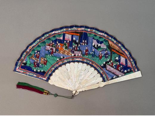 独角鹿西洋古董 中国古董 母贝精雕扇骨装饰官邸人物主题纸本彩绘双扇面折扇 商品图0