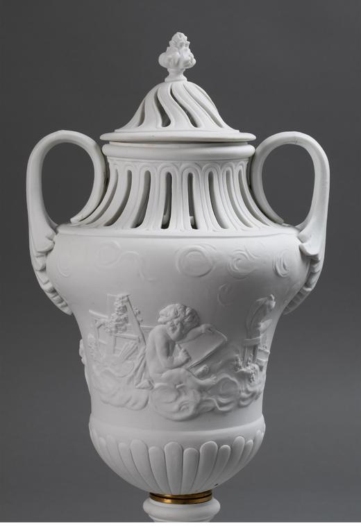 独角鹿西洋古董 法国出品绘画小天使主题素胎瓷浮雕及镂雕双耳带盖赏瓶家居摆件一对 商品图4