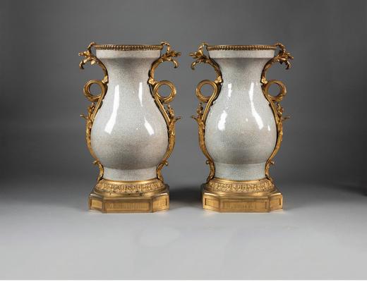 独角鹿西洋古董 19世纪法国出品路易十五风格繁花卷叶主题铜鎏金精雕装饰东方风格冰裂纹青釉瓷瓶一对 商品图1