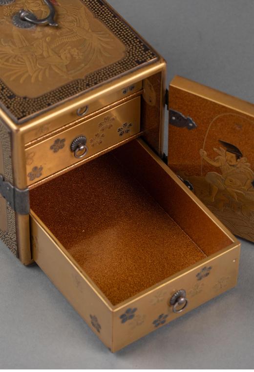 独角鹿西洋古董 19世纪日本明治时期出品「恵比寿与唐子」东方人物主题金漆莳绘小箪笥 商品图1