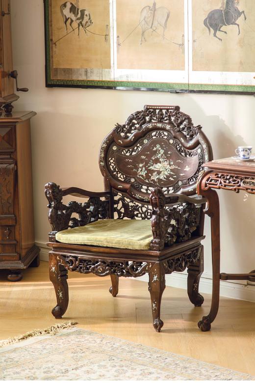 【已售】独角鹿西洋古董 中国出品龙纹硬木精雕装饰传统山水人物主题螺钿镶嵌太师椅一对 商品图2