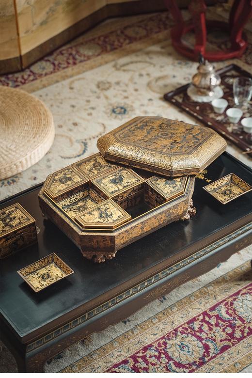 独角鹿西洋古董 中国清代出品兽爪造型精雕底座装饰园邸人物主题黑漆描金八角游戏盒 商品图1