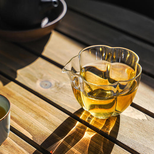 【薄荷塘单株】易武古树单株王，每一片叶子都来自薄荷塘11号茶农，2025年头春薄荷塘古树生茶饼100g*5饼【5饼/提专版木箱装】 商品图2