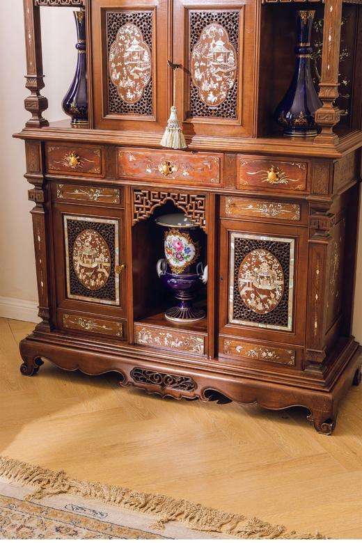 【已售】独角鹿西洋古董 法国出品东方风格蟠龙造型铜鎏金精雕装饰亭台人物主题螺钿镶嵌梧桐木多宝阁式展柜 商品图5