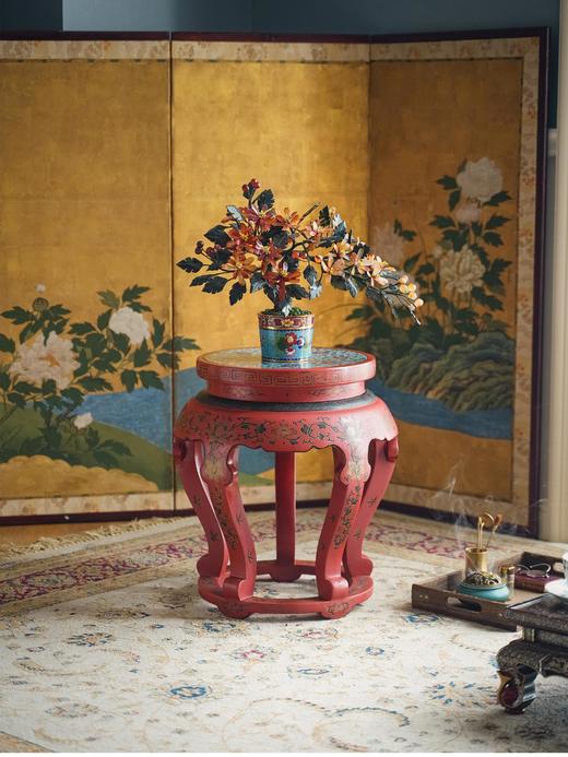 独角鹿西洋古董 1930年代中国出品传统花叶主题红漆木精雕镶嵌掐丝珐琅面圆几/花架 商品图0