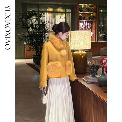 余潇潇【名利洋场】羊毛羊绒时髦设计感斗蓬廓形蝙蝠袖狐狸毛领外套 商品图4