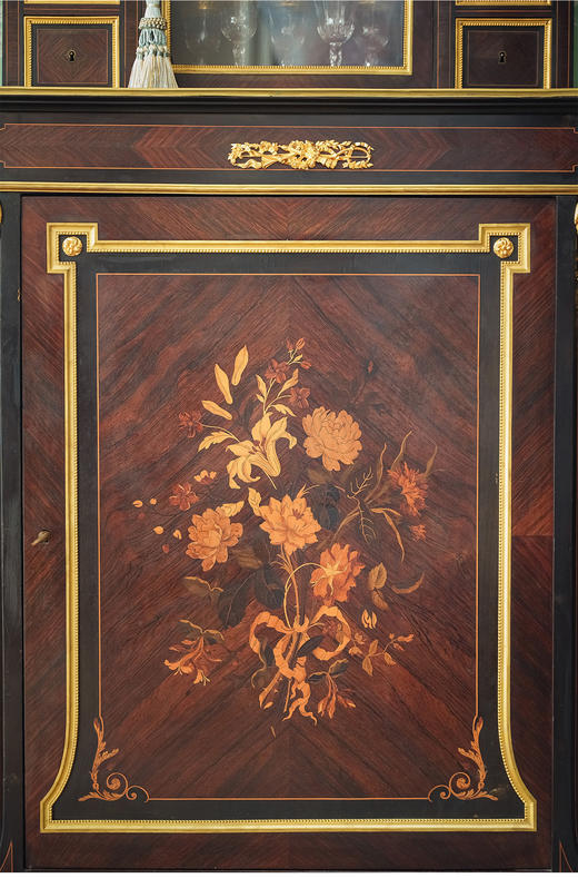 独角鹿西洋古董 法国家具工坊Krieger出品路易十六风格铜鎏金雕饰细木镶嵌玻璃展柜/边柜 商品图4