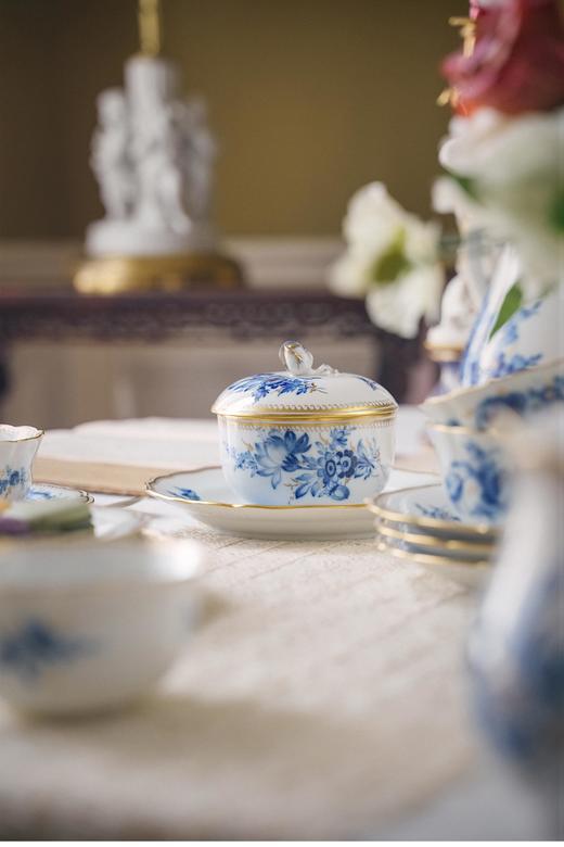 【已售】独角鹿西洋古董 20世纪德国著名瓷窑出品蓝色之花系列主题手绘描金装饰十二人下午茶瓷器套件 商品图3