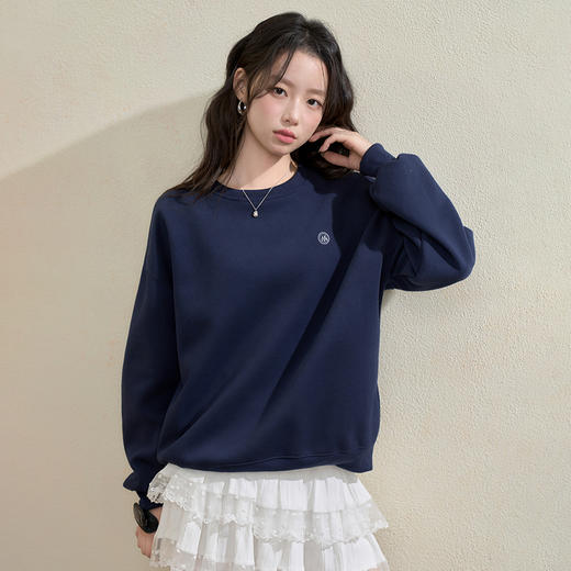 西遇宽松圆领卫衣女秋季新款学院风条纹披肩叠穿长袖上衣H0055271 商品图3