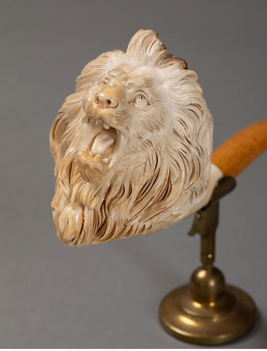 独角鹿西洋古董 奥地利维也纳P. Keiss工坊签名出品琥珀烟嘴装饰咆哮雄狮主题精雕海泡石烟斗 带原盒 商品图4