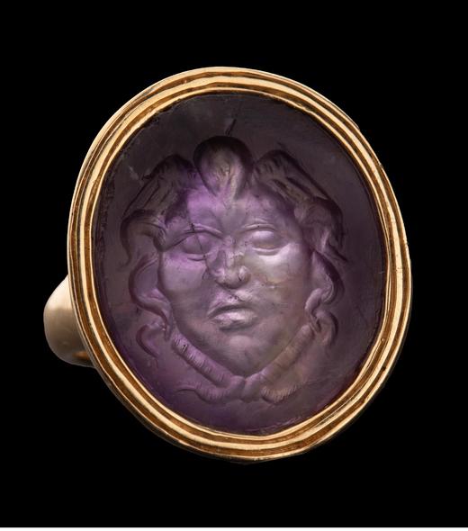 独角鹿西洋古董 意大利出品18K黄金戒托镶嵌美杜莎肖像主题紫水晶凹雕戒指 商品图2