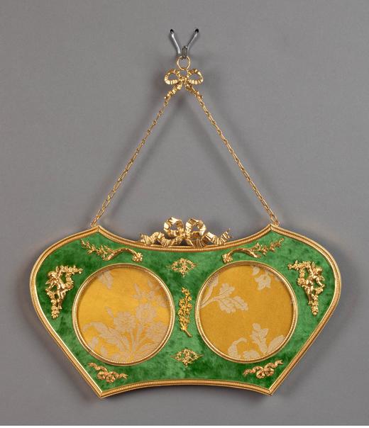 独角鹿西洋古董 19世纪末法国出品路易十五风格天使迎花主题铜鎏金精雕装饰绿丝绒双子相框 商品图0