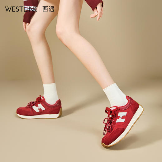 西遇德训鞋女新款秋季复古撞色系带休闲鞋红色软底轻便运动鞋V1857073 商品图3