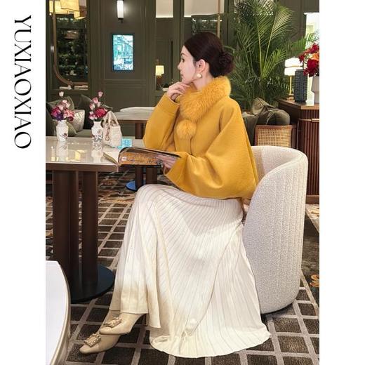 余潇潇【名利洋场】羊毛羊绒时髦设计感斗蓬廓形蝙蝠袖狐狸毛领外套 商品图3