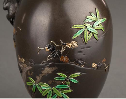 独角鹿西洋古董  日本明治时期武蔵屋大関签名创作三不猴主题镀金银精雕装饰珐琅彩绘细颈铜花瓶 商品图5