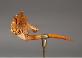 独角鹿西洋古董 法国出品琥珀烟嘴装饰鹦鹉啄果主题精雕海泡石烟斗