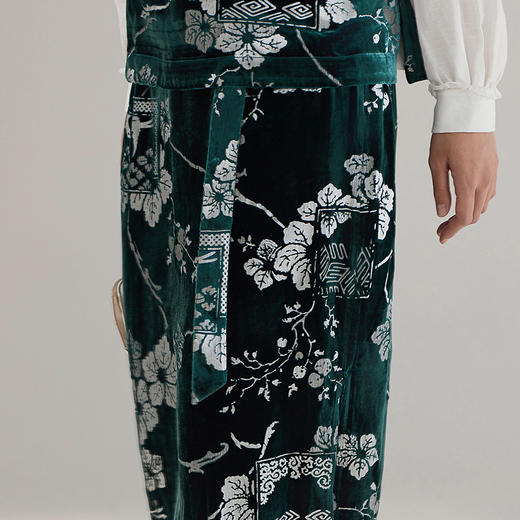 【林栖设计小店】（现货）丝绒半身裙印花优雅百搭直筒宽松显瘦2025秋季新款裙子女G1953358 商品图3