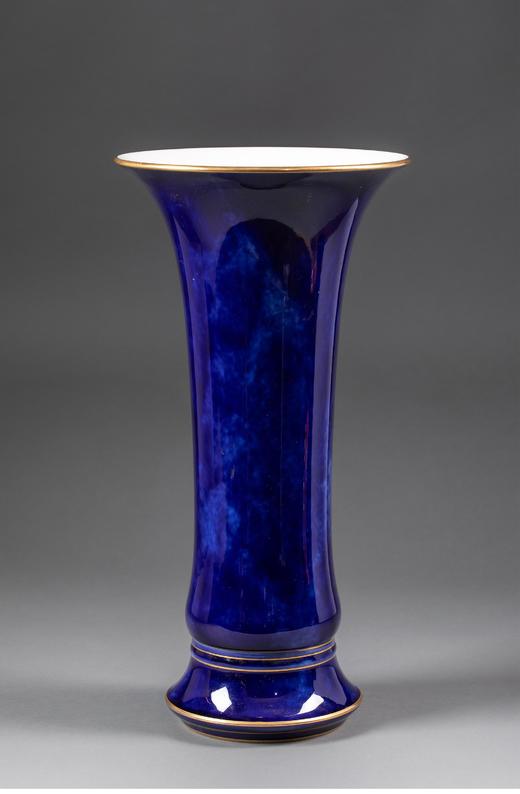 【已售】独角鹿西洋古董 1892-1896年代法国御窑塞弗尔出品手绘描金装饰云朵蓝釉瓷花觚 商品图0