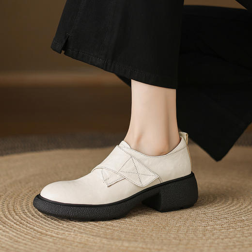 【预售5天】厚底圆头复古简约乐福鞋女魔术贴秋季新款通勤粗跟舒适深口单鞋女YY&YY036-3 商品图0