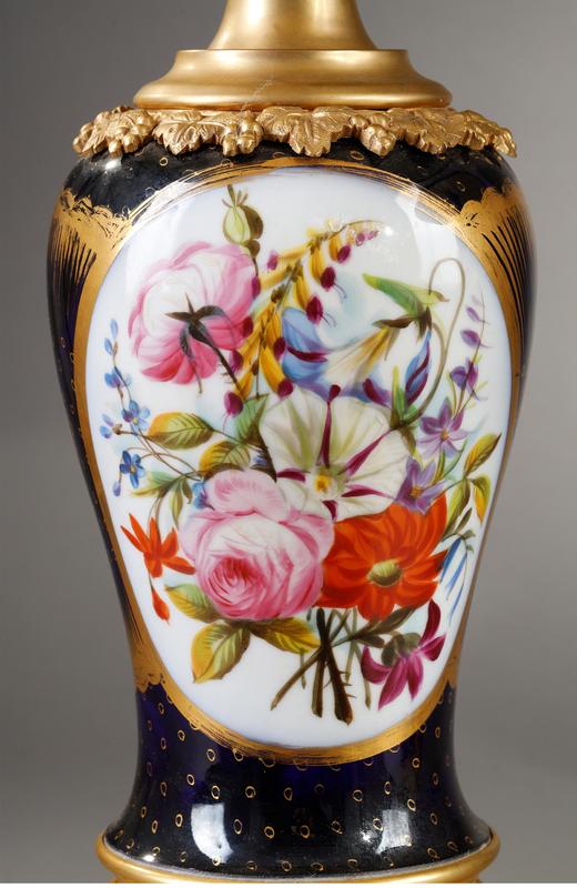 独角鹿西洋古董 19世纪末法国出品铜鎏金精雕嵌古典繁花主题手绘描金深蓝釉瓷瓶装饰布面百褶灯罩台灯一对 商品图3