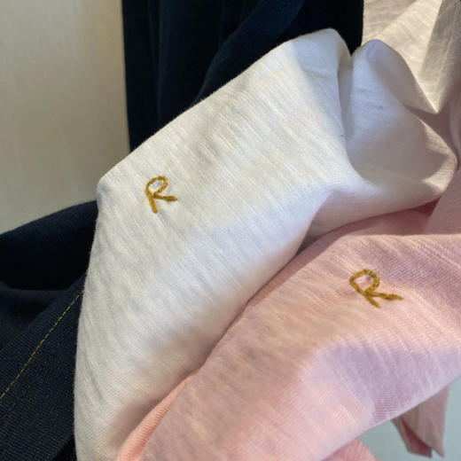 一万个信心推荐！品牌单！2025天然植物印染后背小熊刺绣圆领长袖T恤女款！ 商品图0