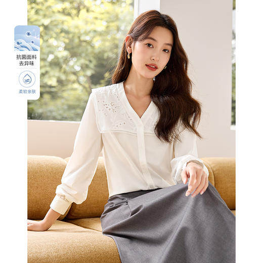 【周四狂欢价】熙世界法式大翻领白色衬衣2025秋装新款长袖衬衫设计感显瘦上衣 商品图0