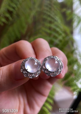5081209，蛋面耳钉。具体价格微信咨询