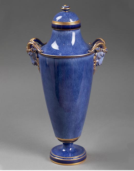 独角鹿西洋古董 1886-1891年代法国御窑出品手绘描金装饰羊头双耳云朵蓝釉带盖瓷瓶一对 商品图0