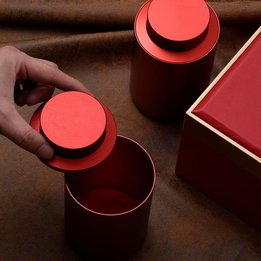 茶韵皮盒【两合金罐+杯 红色】130元一套/一箱10套 商品图5