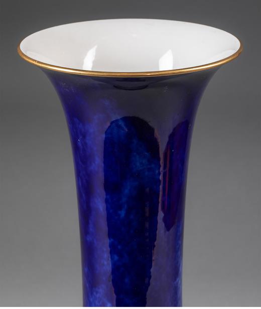 【已售】独角鹿西洋古董 1892-1896年代法国御窑塞弗尔出品手绘描金装饰云朵蓝釉瓷花觚 商品图2