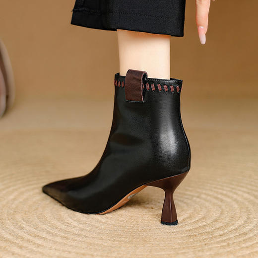 【预售5天】简约风小羊皮拼色细跟小短靴，尖头高跟短筒时装靴春秋单靴DB&M6579 商品图3