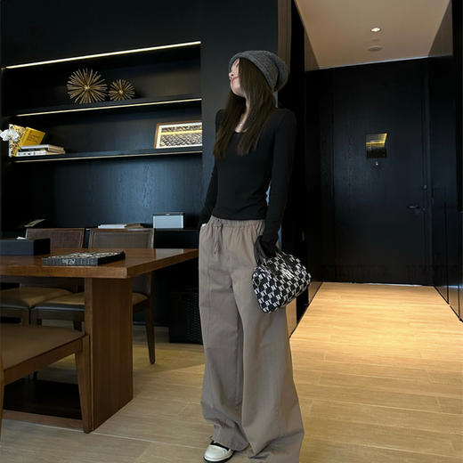 【韩系骨感】微卷边U领修身针织打底衫 商品图5