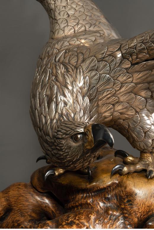 独角鹿西洋古董 1880年代日本明治时期出品野尻秀親款雄鹰造型镀银铜雕摆件 带木质底座 商品图3