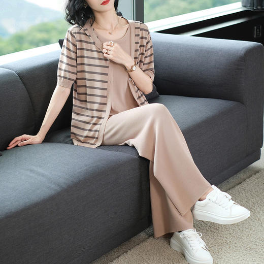 SC21-93022025夏季新款针织衫短袖T恤冰丝套装女条纹开衫阔腿裤两件套T恤潮 商品图1