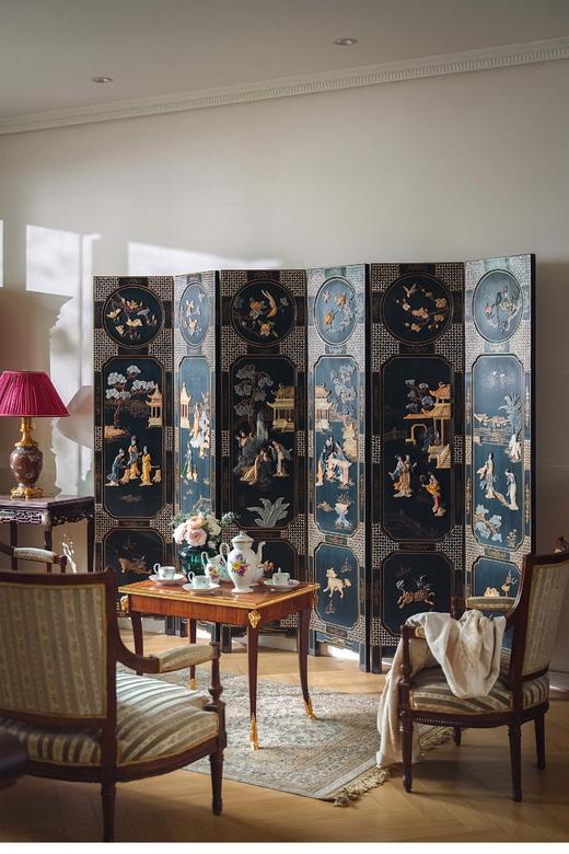 【已售】独角鹿西洋古董 中国创汇时期出品庭院人物主题百宝嵌装饰螺钿黑漆描金双面六曲屏风 商品图0