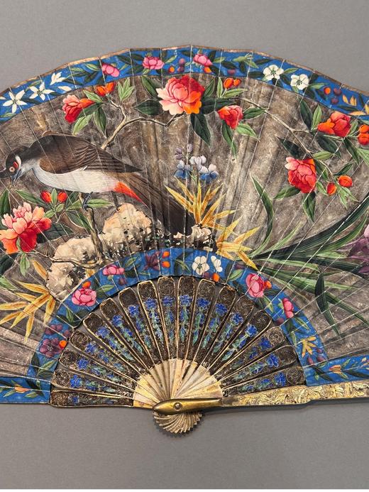 独角鹿西洋古董 中国古董 银鎏金累丝烧蓝扇骨装饰花鸟庭园主题纸本彩绘双扇面折扇 商品图2